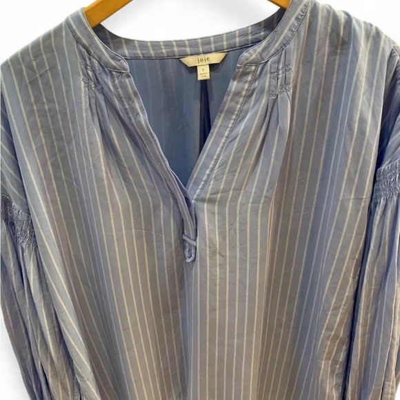 Joie Azabeth Size small Long Sleeve Silky Weave top/blouse classic preppy - Picture 2 of 11